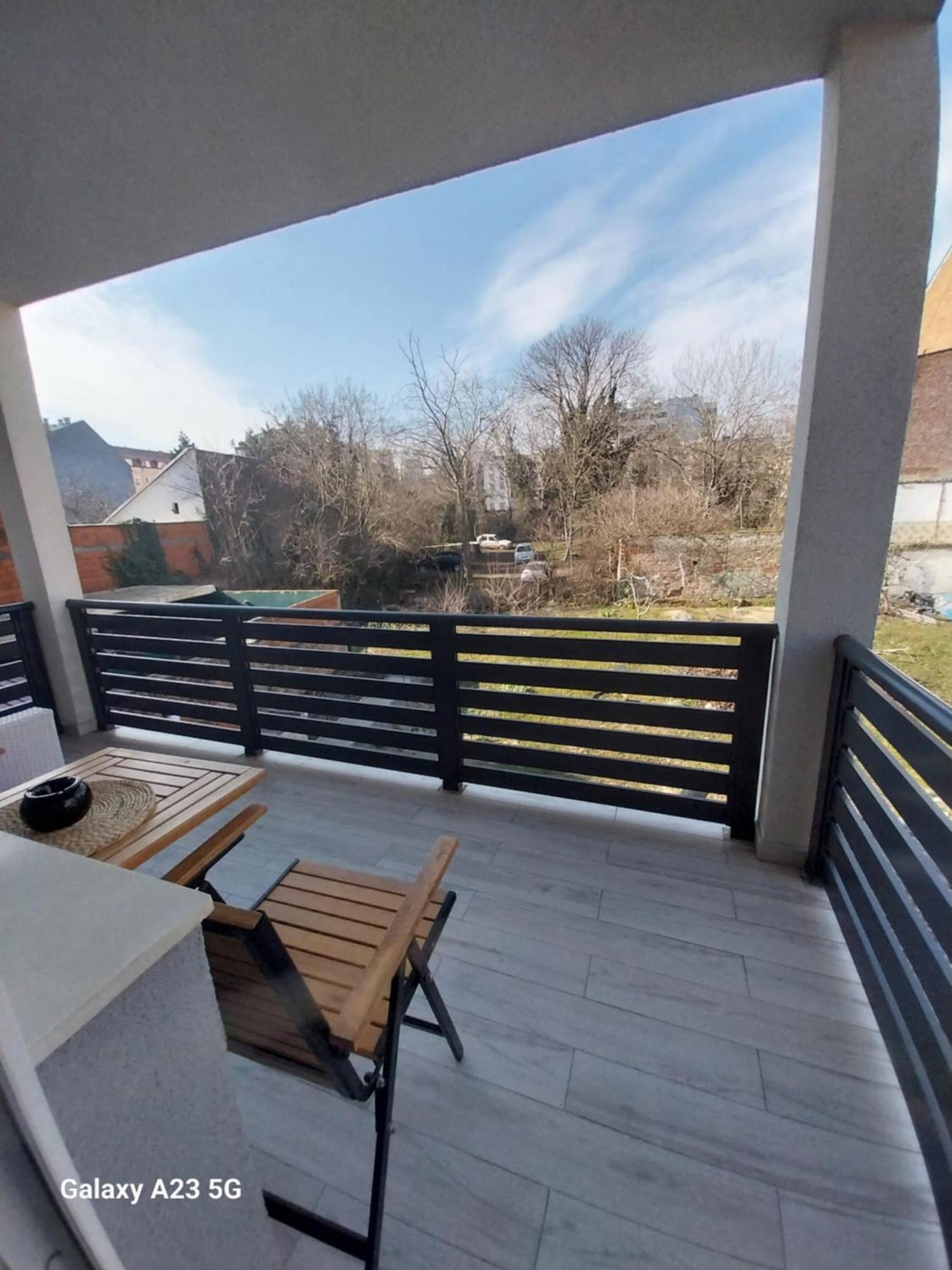 Apartman Bloom Ösek Dış mekan fotoğraf